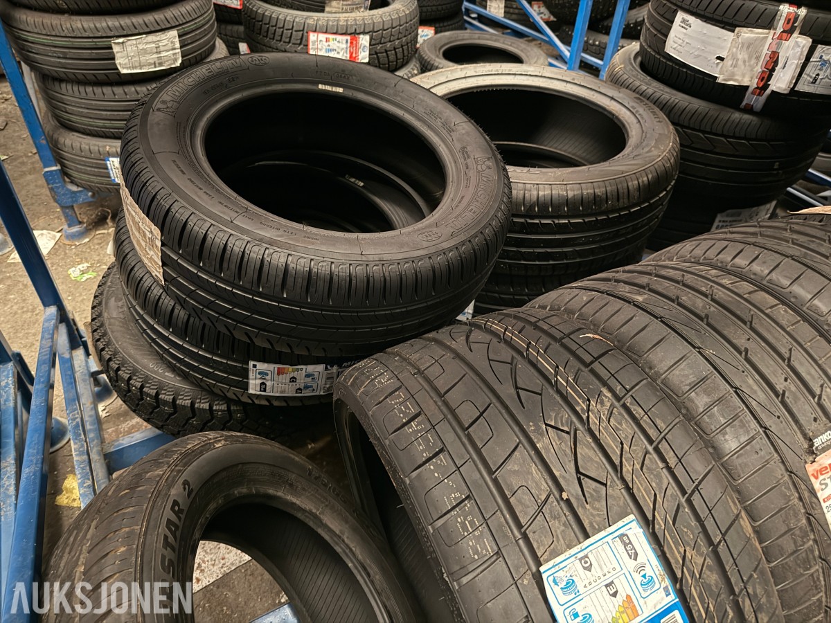 Lager av bildekk – selges samlet