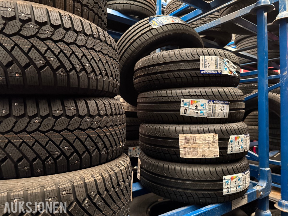 Lager av bildekk – selges samlet