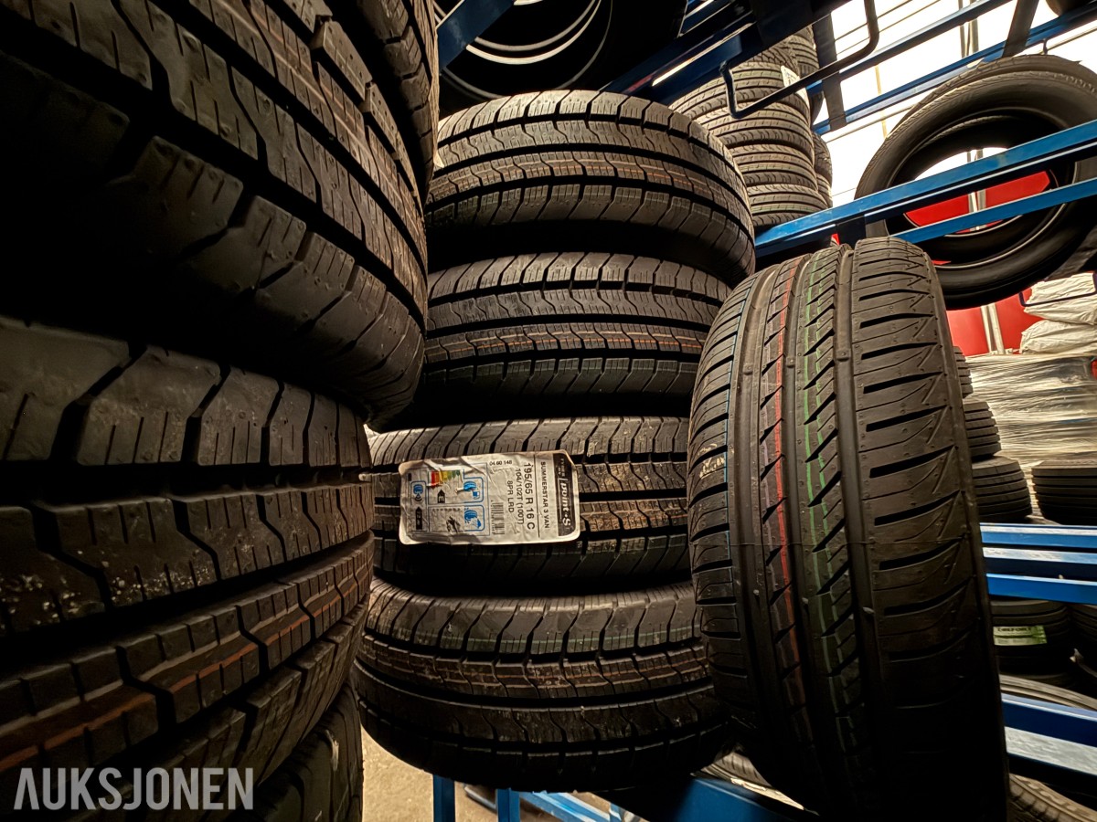 Lager av bildekk – selges samlet