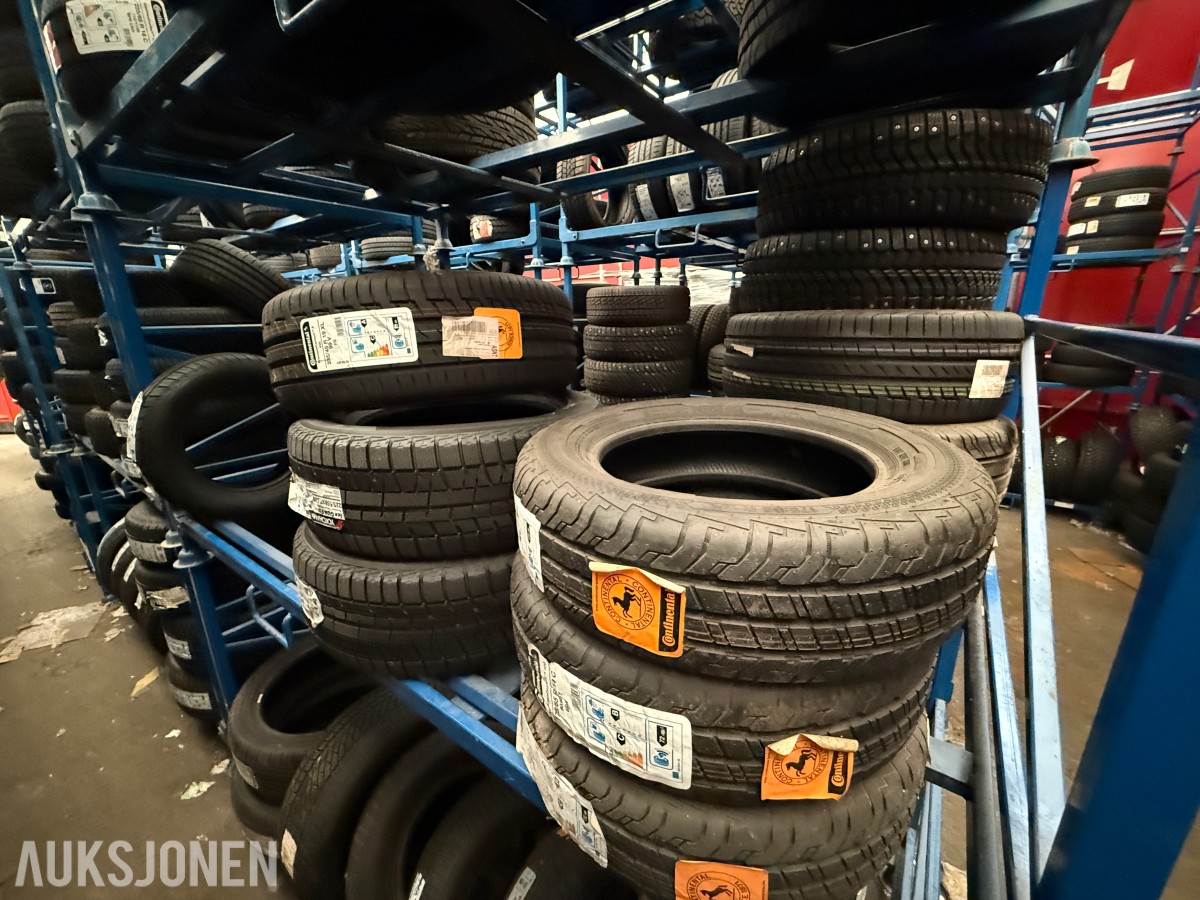 Lager av bildekk – selges samlet
