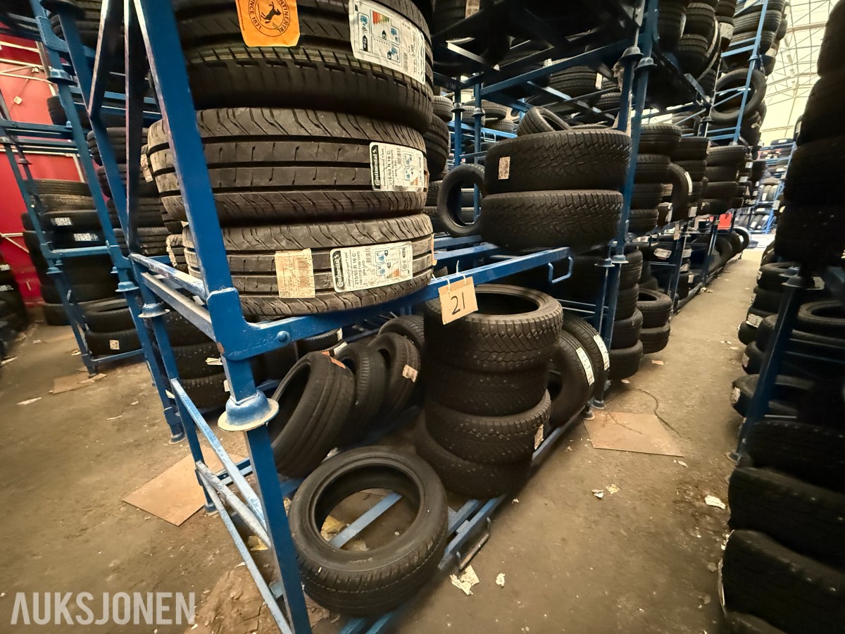 Lager av bildekk – selges samlet