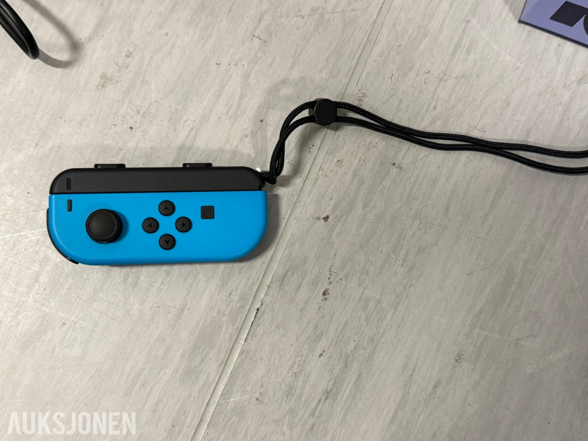 Spillutstyr med arcade sticks, kontrollere, JBL, Nintendo Switch-og Redbull tilbehør