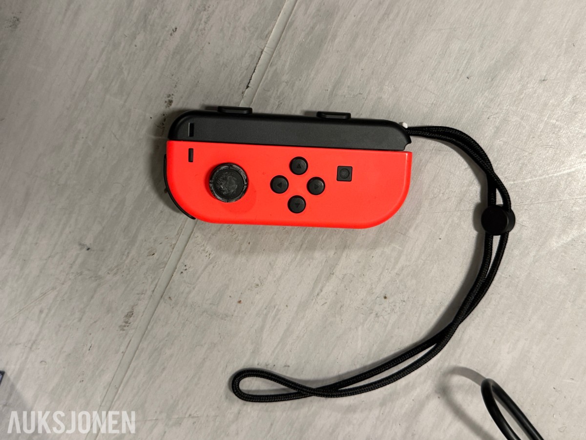 Spillutstyr med arcade sticks, kontrollere, JBL, Nintendo Switch-og Redbull tilbehør