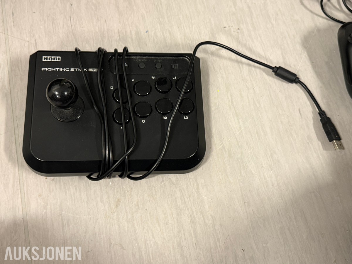 Spillutstyr med arcade sticks, kontrollere, JBL, Nintendo Switch-og Redbull tilbehør