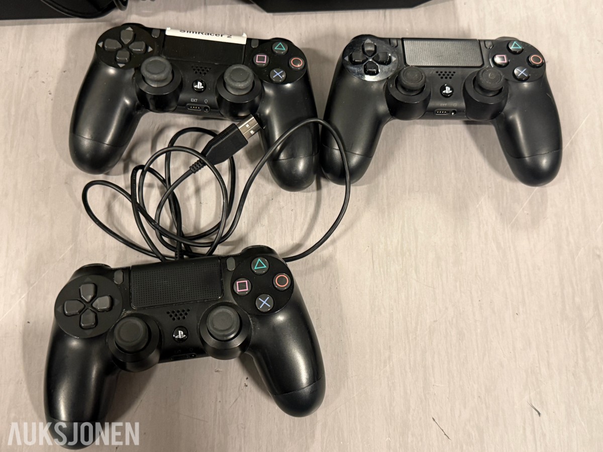 Spillutstyr med arcade sticks, kontrollere, JBL, Nintendo Switch-og Redbull tilbehør