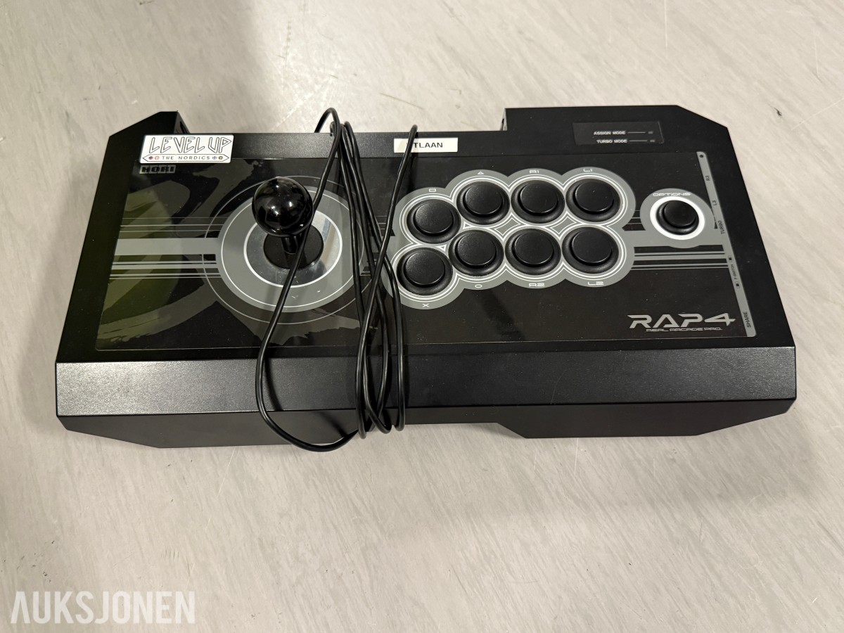 Spillutstyr med arcade sticks, kontrollere, JBL, Nintendo Switch-og Redbull tilbehør