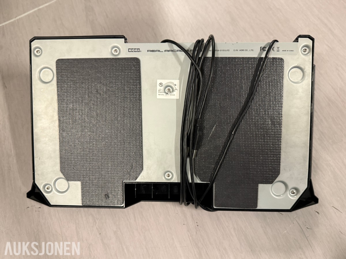 Spillutstyr med arcade sticks, kontrollere, JBL, Nintendo Switch-og Redbull tilbehør