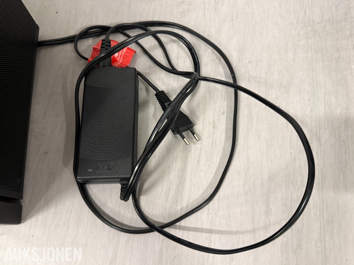 Spillutstyr med arcade sticks, kontrollere, JBL, Nintendo Switch-og Redbull tilbehør