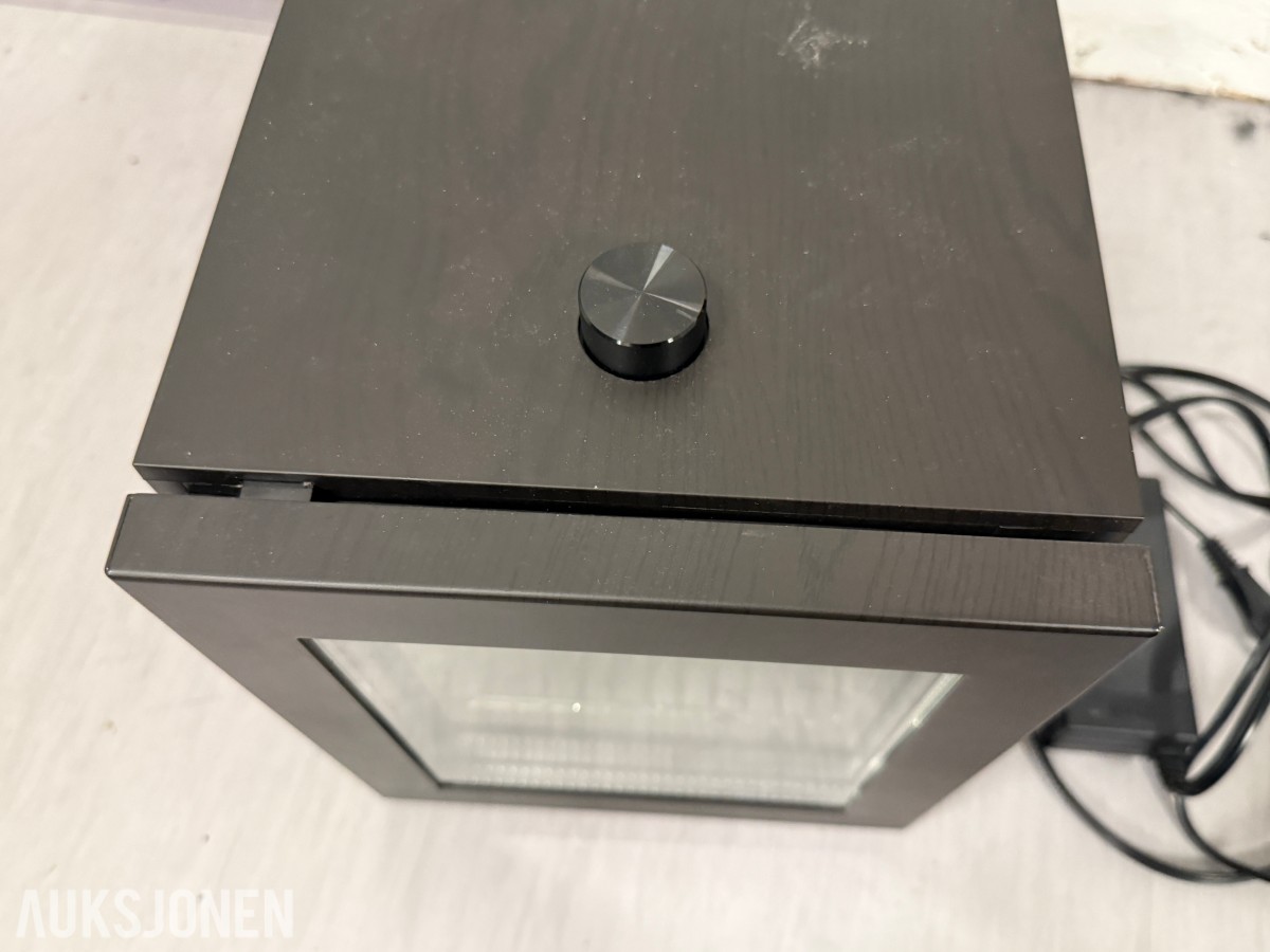 Spillutstyr med arcade sticks, kontrollere, JBL, Nintendo Switch-og Redbull tilbehør