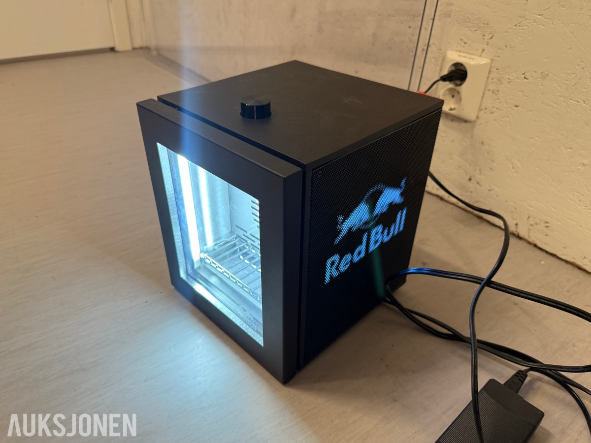 Spillutstyr med arcade sticks, kontrollere, JBL, Nintendo Switch-og Redbull tilbehør