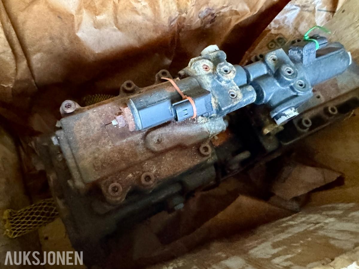 2003 Hydraulisk Pumpe – Kobelco SK135