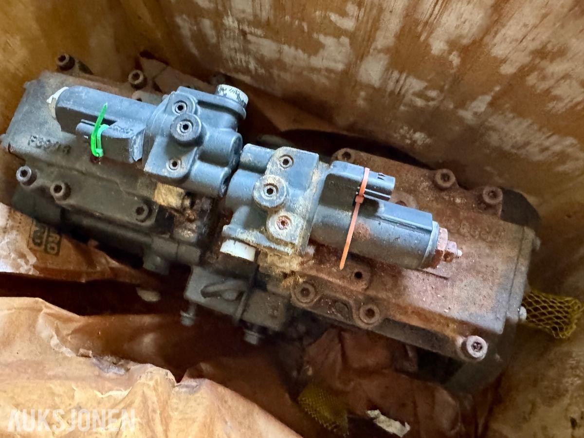 2003 Hydraulisk Pumpe – Kobelco SK135
