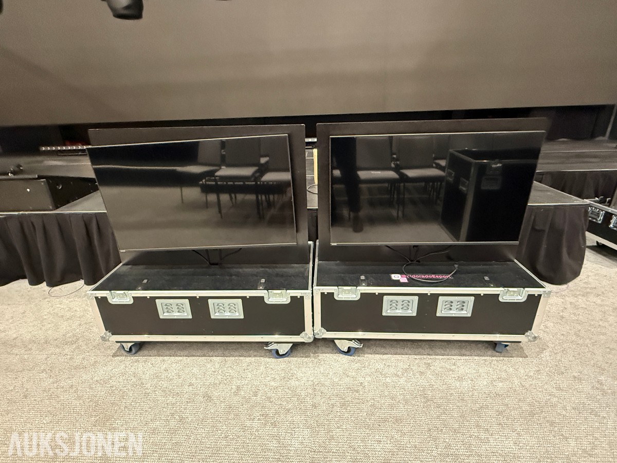 2 Stk. Philips TV-skjermer i flightcase med kabling og tilbehør