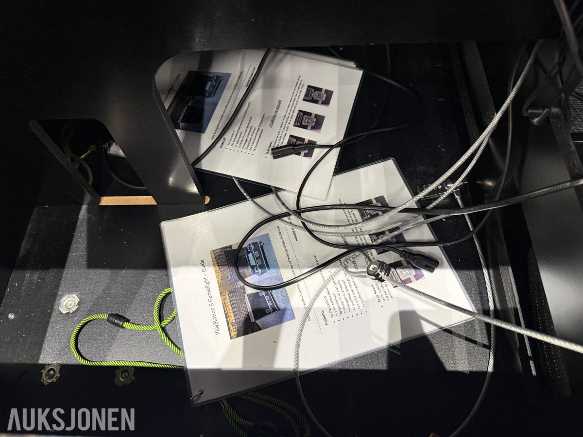 2 Stk. Philips TV-skjermer i flightcase med kabling og tilbehør
