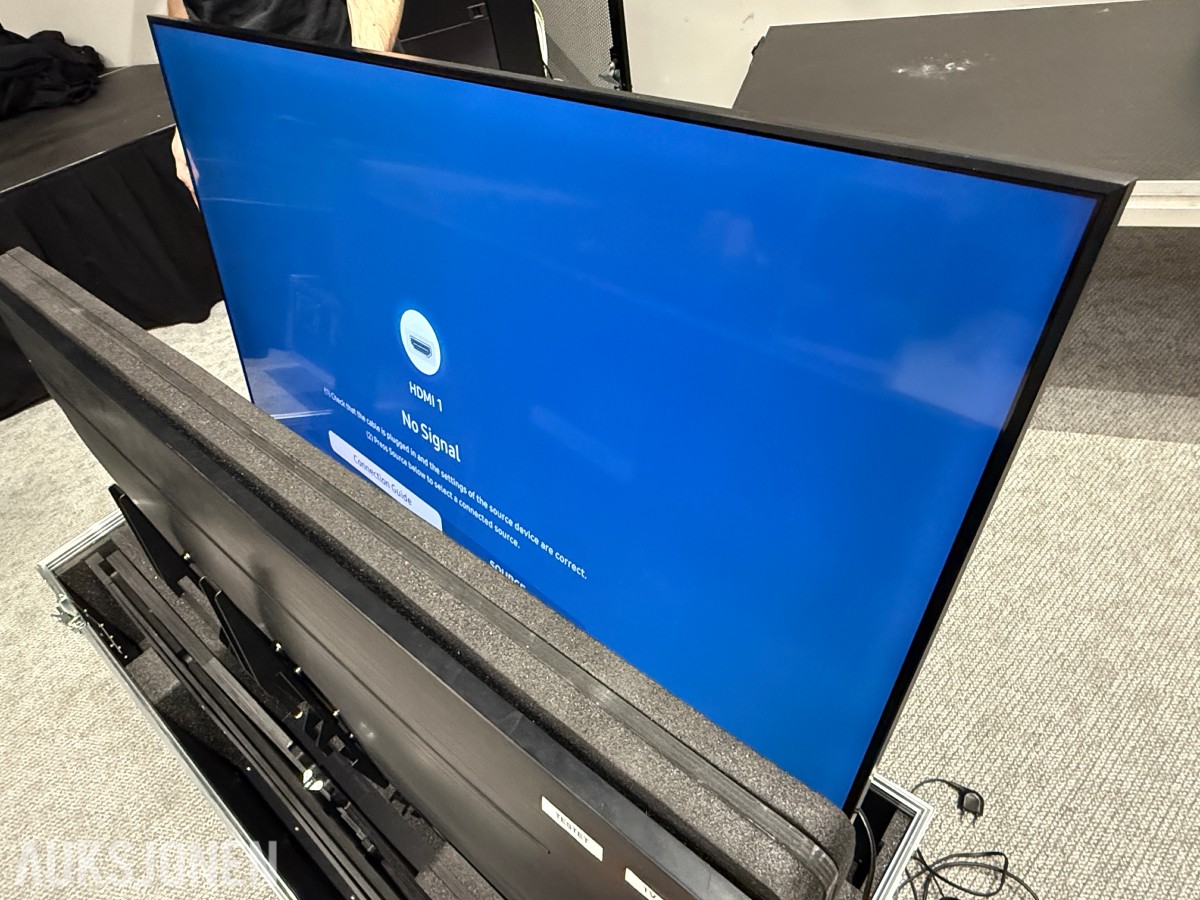 3 Stk. Samsung 55” 4K TV m/ flightcase – UE55TU6905K / QE55Q70TAT
