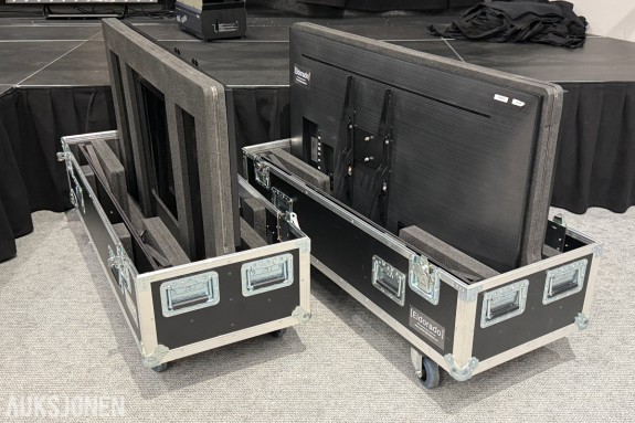 3 Stk. Samsung 55” 4K TV m/ flightcase – UE55TU6905K / QE55Q70TAT