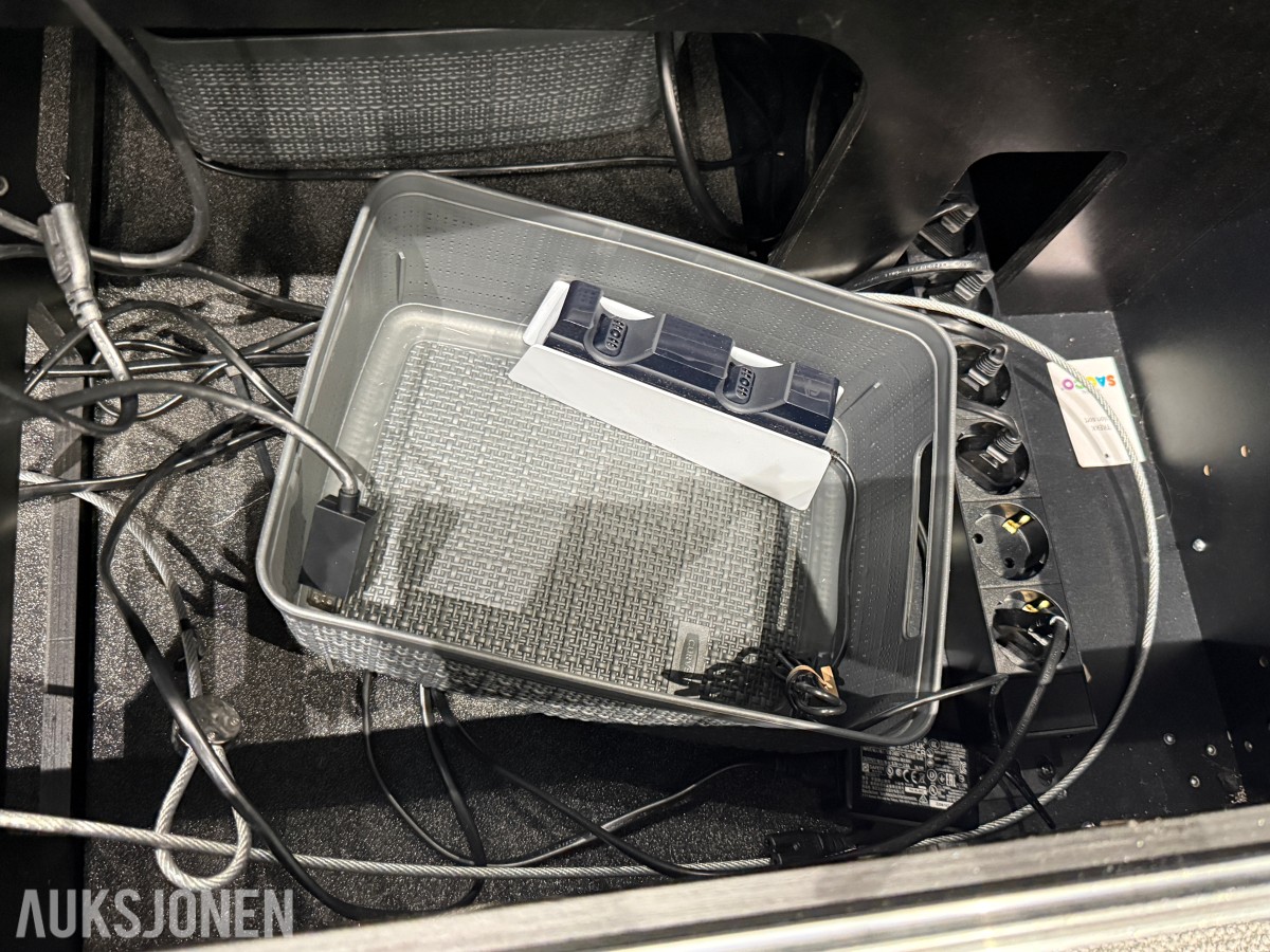 2 Stk. Philips TV og flightcase