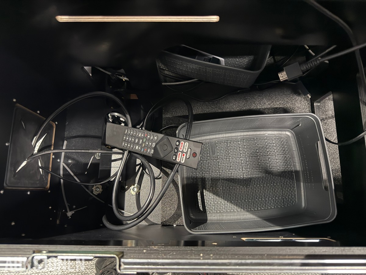 2 Stk. Philips TV og flightcase