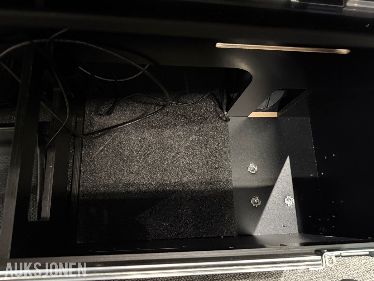 2 Stk. Philips TV og flightcase