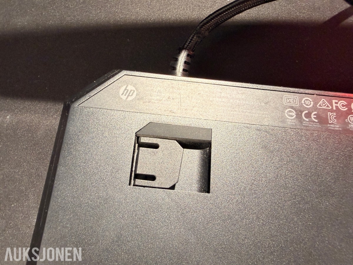 Komplett Gamingstasjon – PC, skjerm, gamingstol, bord, tastatur og headset