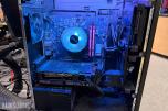 Komplett Gamingstasjon – PC, skjerm, gamingstol, bord, tastatur og headset