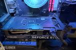 Komplett Gamingstasjon – PC, skjerm, gamingstol, bord, tastatur og headset