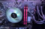 Komplett Gamingstasjon – PC, skjerm, gamingstol, bord, tastatur og headset