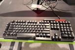 Komplett Gamingstasjon – PC, skjerm, gamingstol, bord, tastatur og headset