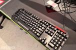 Komplett Gamingstasjon – PC, skjerm, gamingstol, bord, tastatur og headset