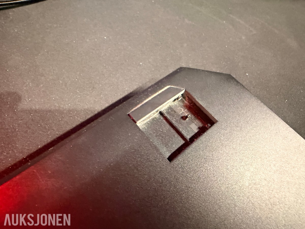 Komplett Gamingstasjon – PC, skjerm, gamingstol, bord, tastatur og headset