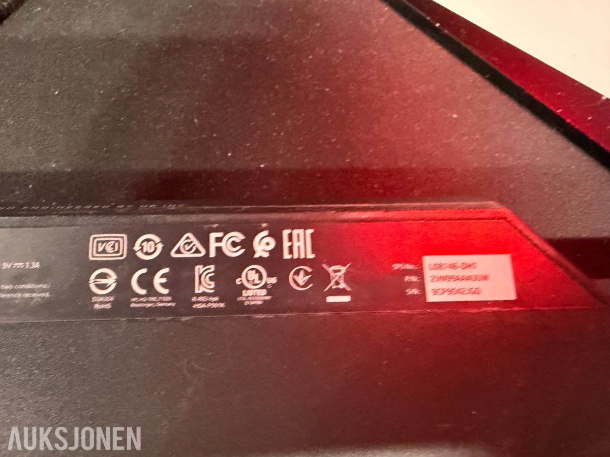 Komplett Gamingstasjon – PC, skjerm, gamingstol, bord, tastatur og headset