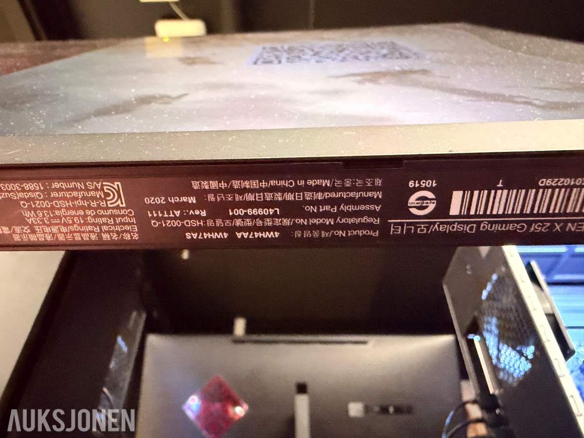 Komplett Gamingstasjon – PC, skjerm, gamingstol, bord, tastatur og headset