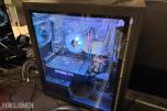 Komplett Gamingstasjon – PC, skjerm, gamingstol, bord, tastatur og headset