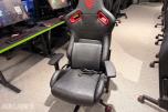 Komplett Gamingstasjon – PC, skjerm, gamingstol, bord, tastatur og headset