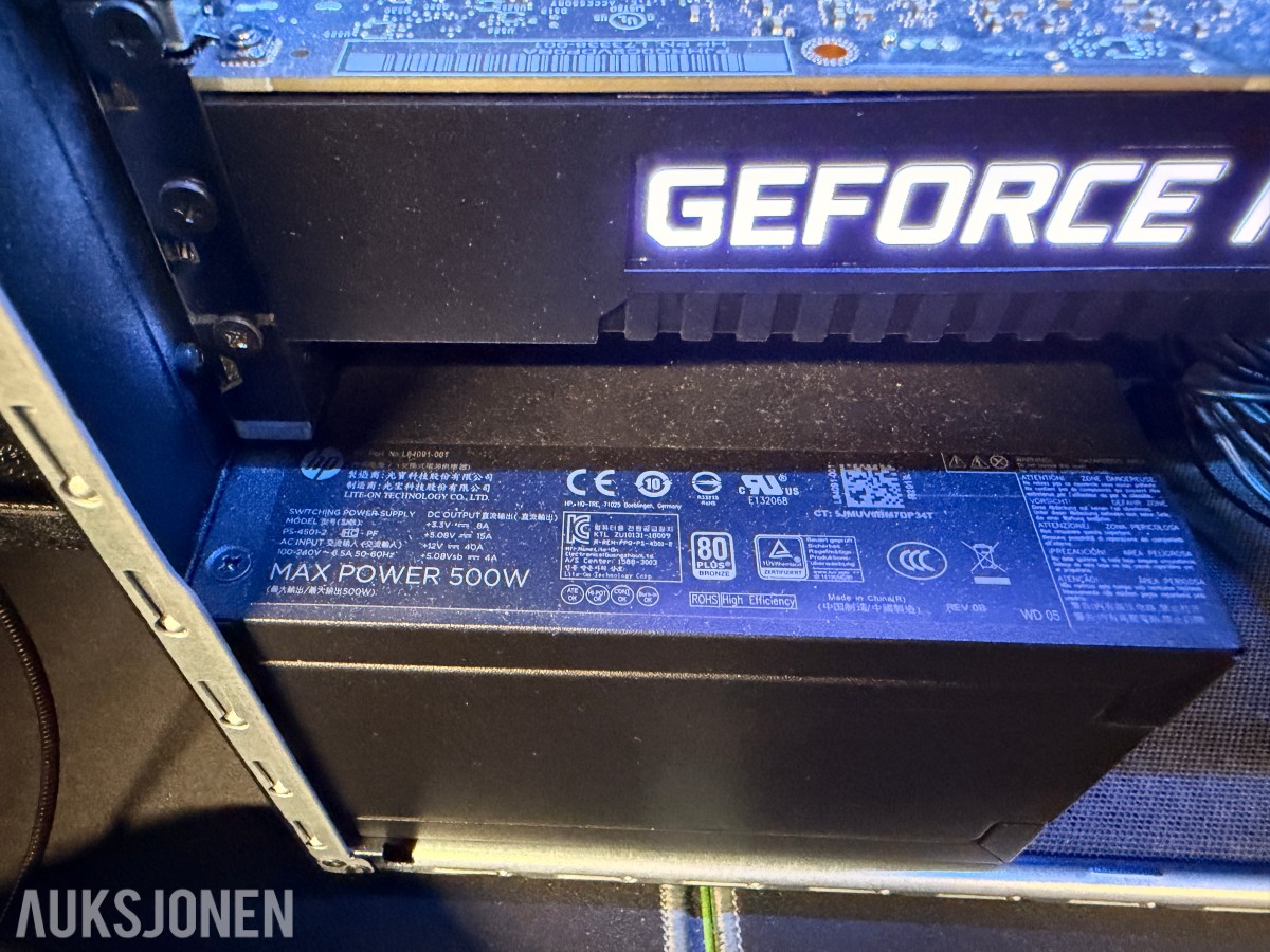 Komplett Gamingstasjon – PC, skjerm, gamingstol, bord, tastatur og headset