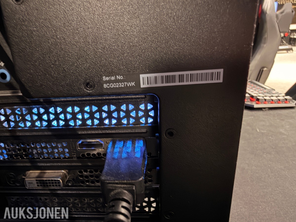 Komplett Gamingstasjon – PC, skjerm, gamingstol, bord, tastatur og headset