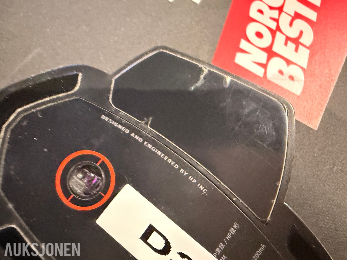 Komplett Gamingstasjon – PC, skjerm, gamingstol, bord, tastatur og headset