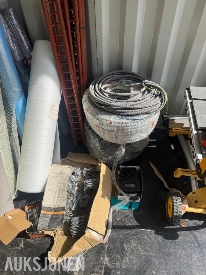 Diverse verktøy og maksiner, spiker med mer - ingen misntepris