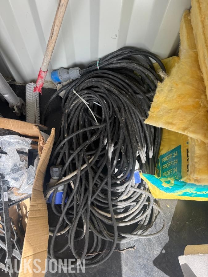 Diverse verktøy og maksiner, spiker med mer - ingen misntepris