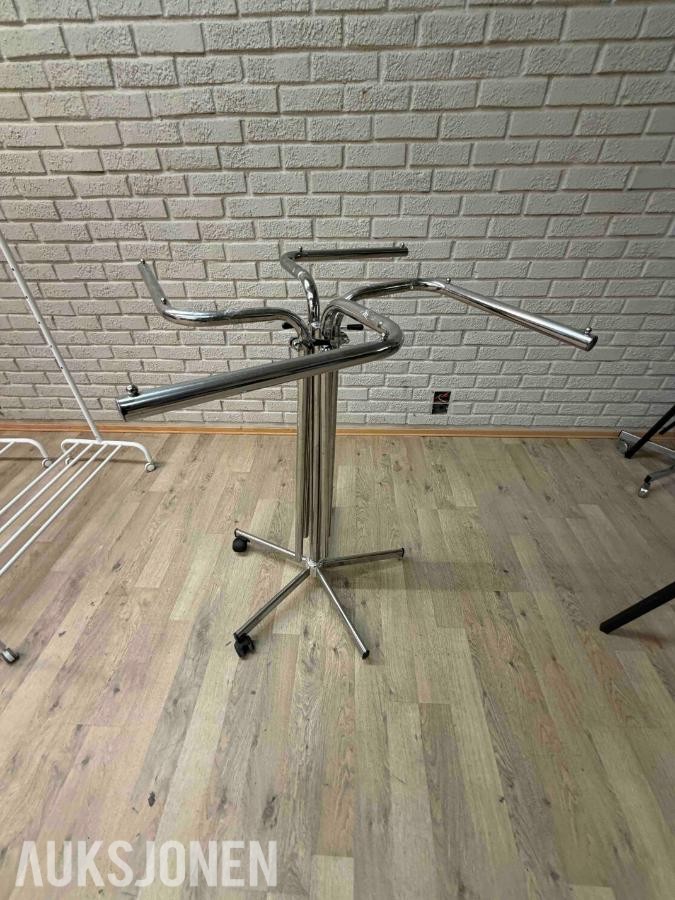 11 x Klesstativer til butikk / showroom