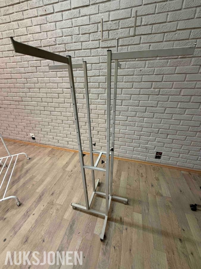 11 x Klesstativer til butikk / showroom