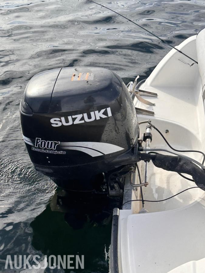 2001 White Shark 170 med Suzuki 90hk