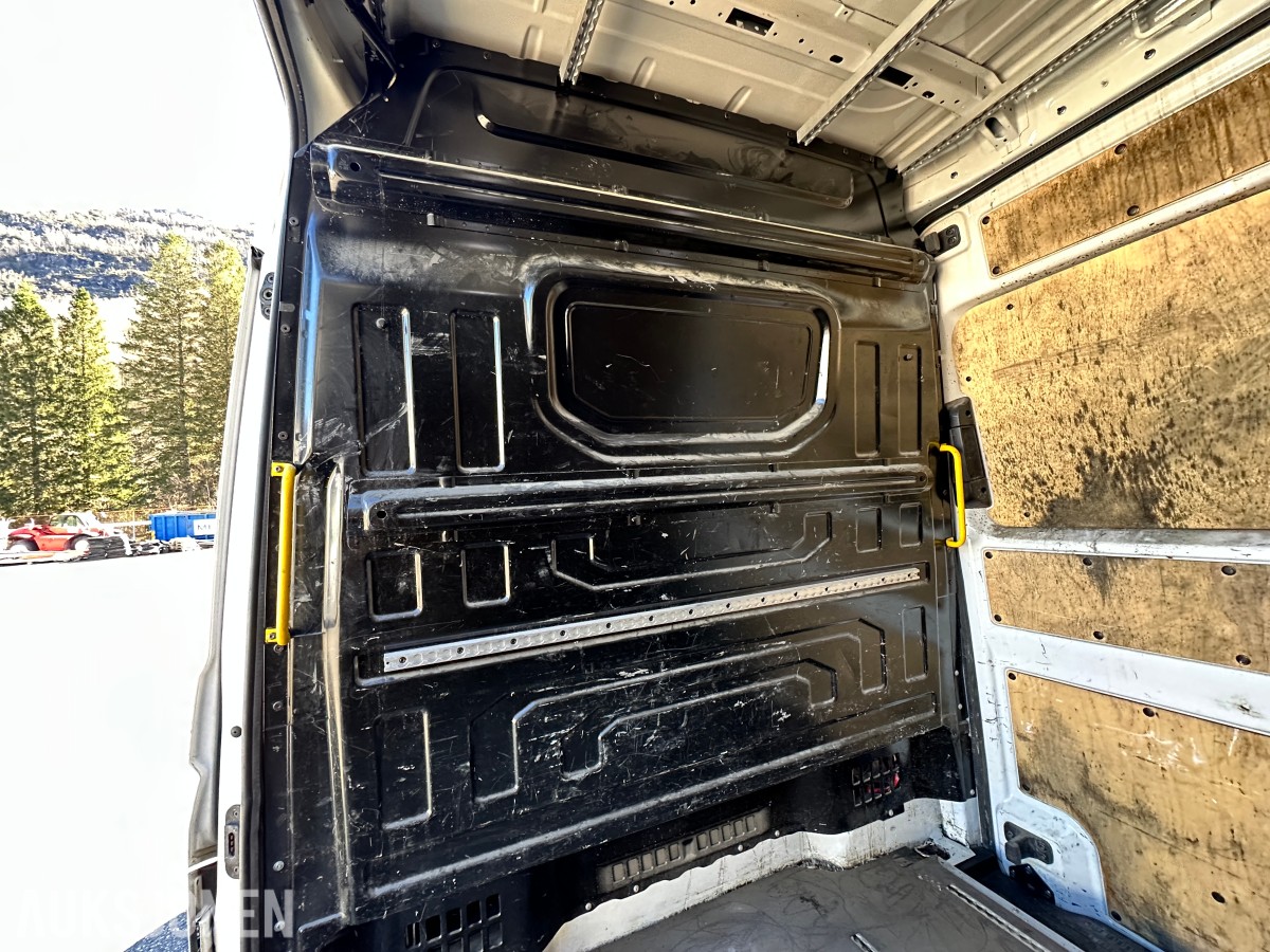 2018 Volkswagen Crafter 35 L3 2,0 TDI 177hk aut Repobjekt, 145300km