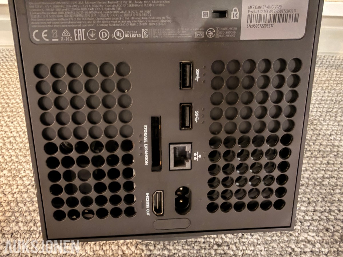 Microsoft Xbox Series X med 2 kontrollere