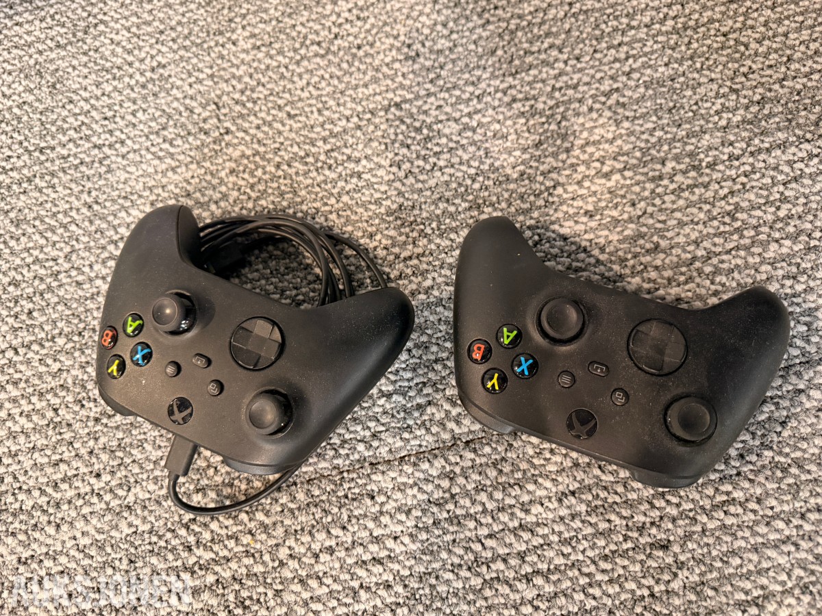 Microsoft Xbox Series X med 2 kontrollere