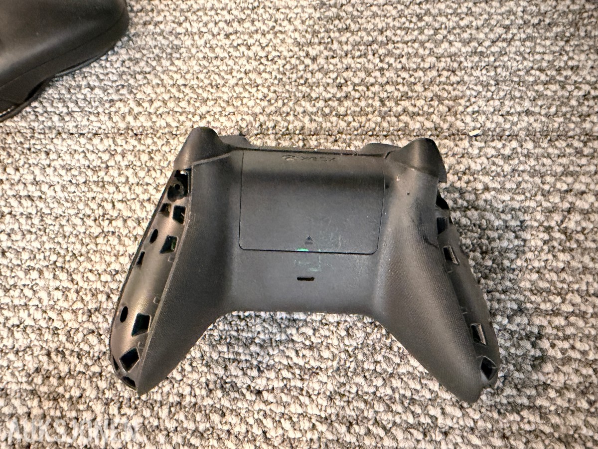 Microsoft Xbox Series X med 2 kontrollere