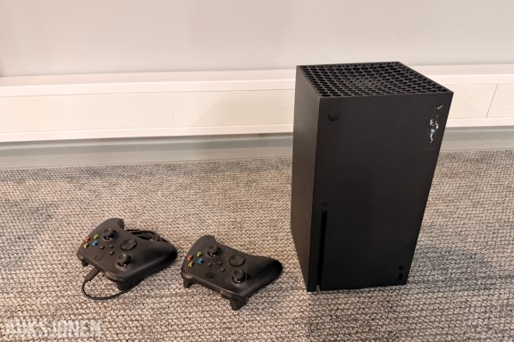 Microsoft Xbox Series X med 2 kontrollere