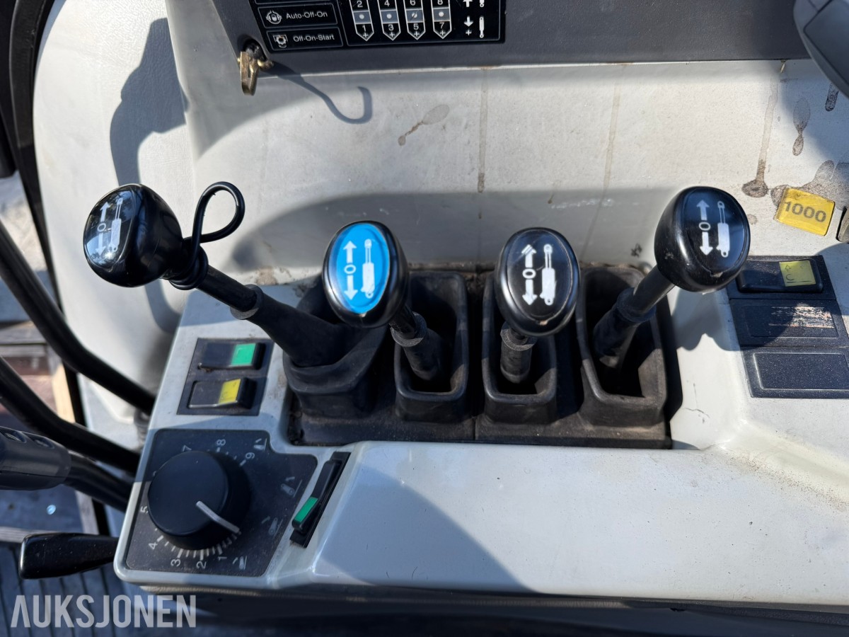 1997 Valmet 8750 Traktor 190 hk – Delta Powershift - Brøytefeste