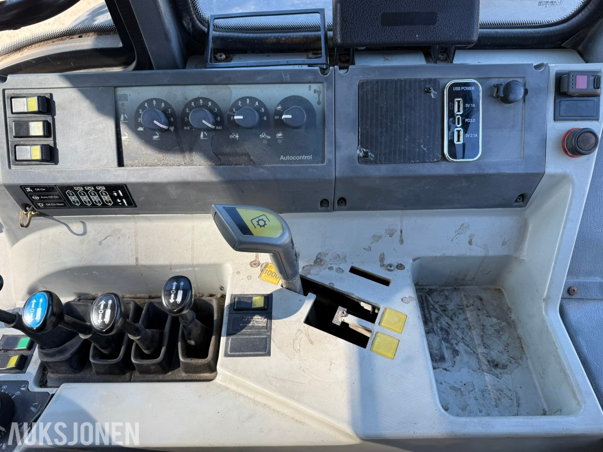 1997 Valmet 8750 Traktor 190 hk – Delta Powershift - Brøytefeste