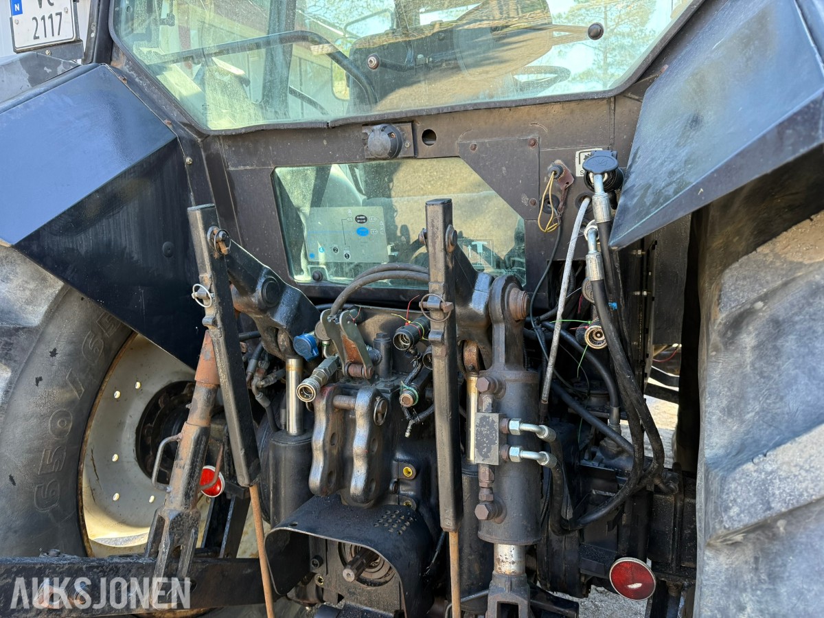 1997 Valmet 8750 Traktor 190 hk – Delta Powershift - Brøytefeste